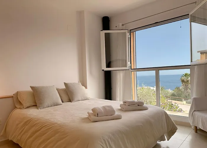 Bahia De Les Bassetes